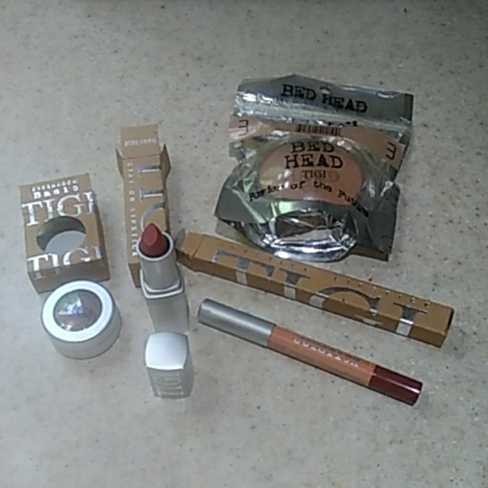 Tigi makeup NIB
